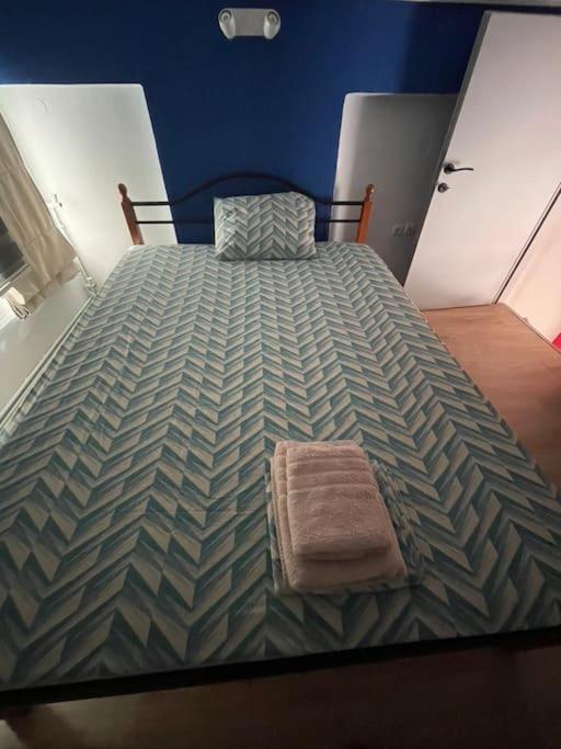 Comfy Apartment With Low Ceiling Attic เอเธนส์ ภายนอก รูปภาพ